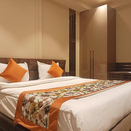 Hotel Cullinan By Qotel Janakpuri Delhi  Exteriör bild