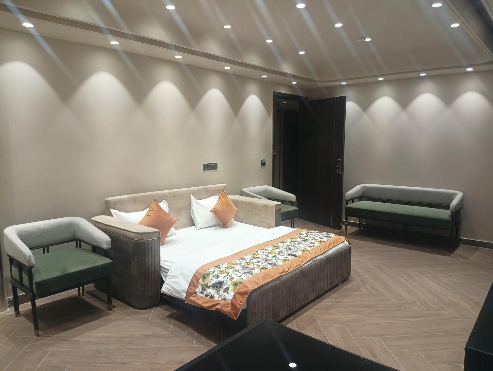 Hotel Cullinan By Qotel Janakpuri Delhi  Exteriör bild