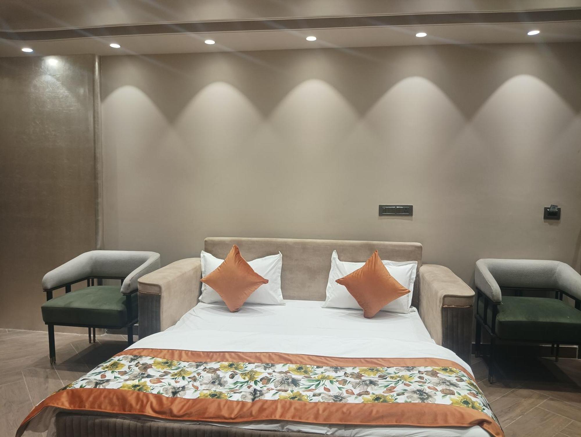 Hotel Cullinan By Qotel Janakpuri Delhi  Exteriör bild