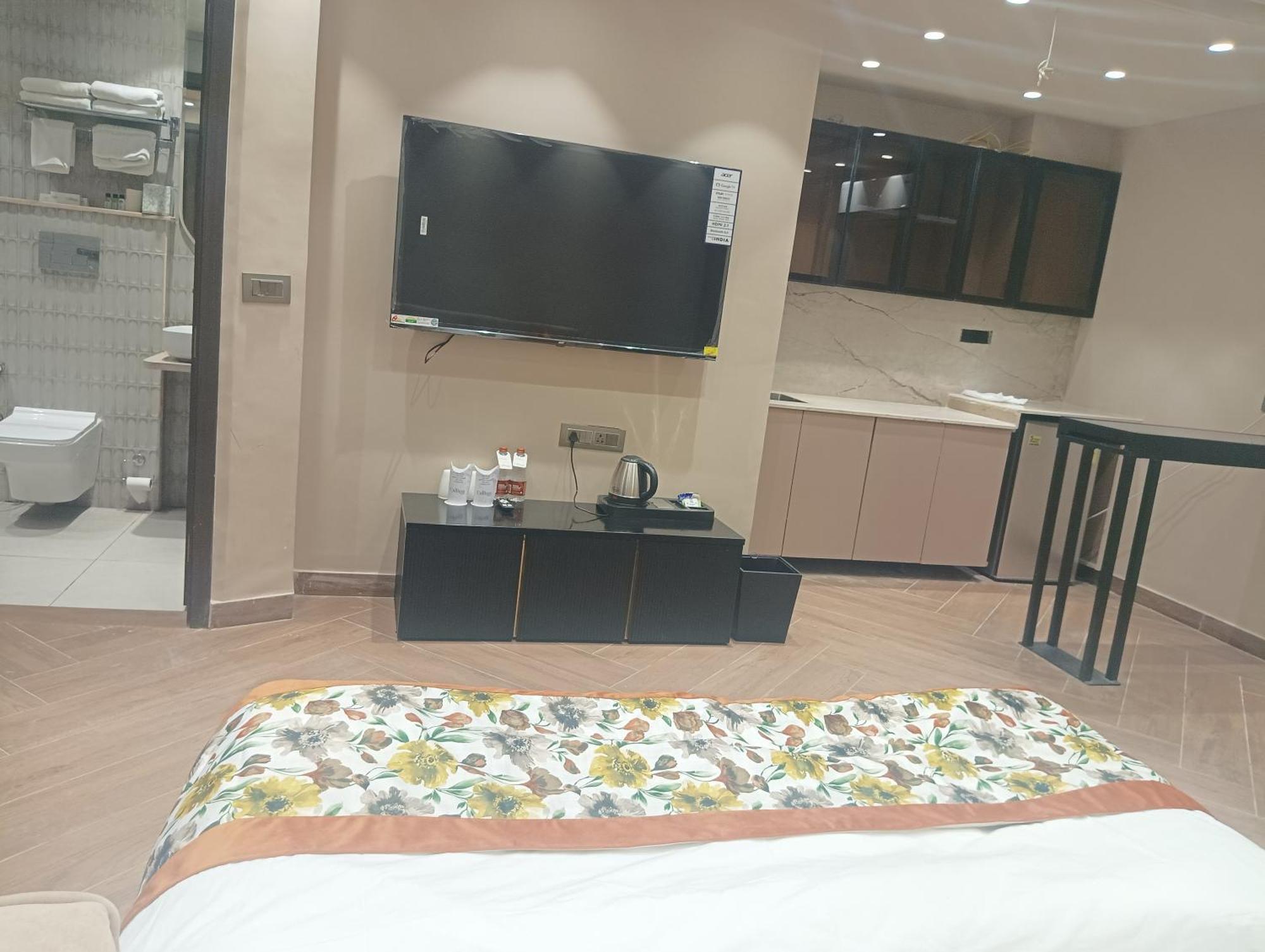 Hotel Cullinan By Qotel Janakpuri Delhi  Exteriör bild