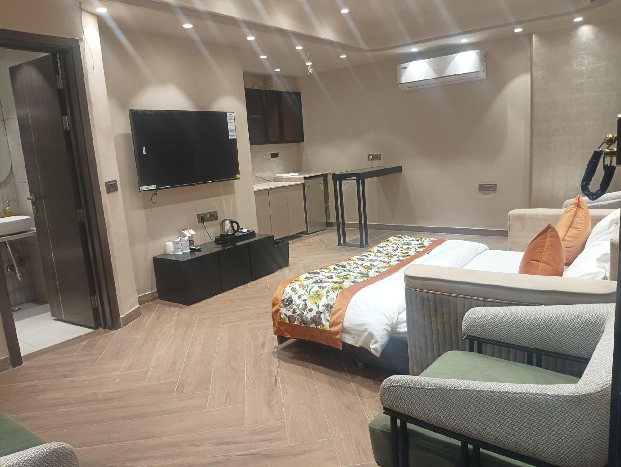 Hotel Cullinan By Qotel Janakpuri Delhi  Exteriör bild