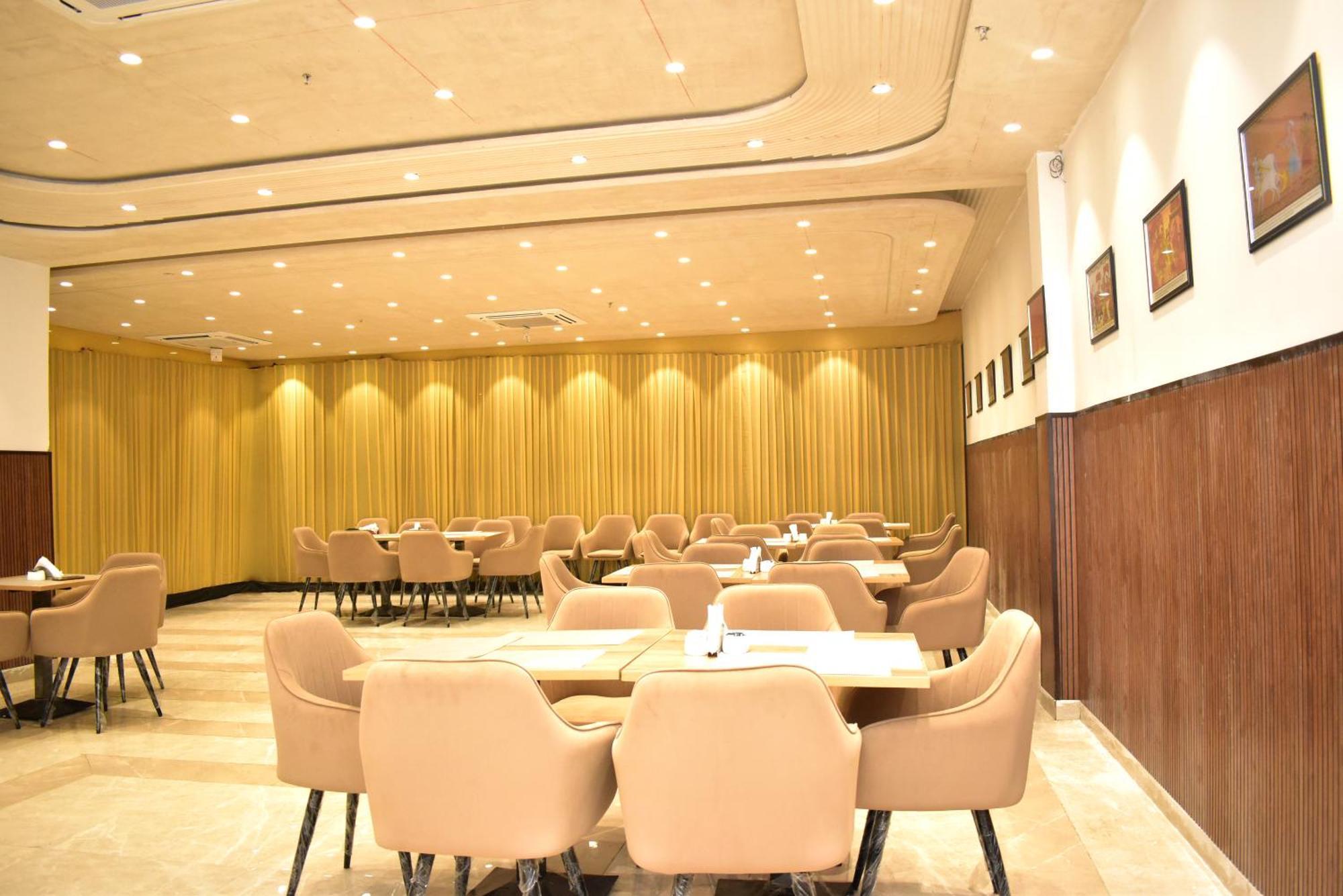 Hotel Cullinan By Qotel Janakpuri Delhi  Exteriör bild