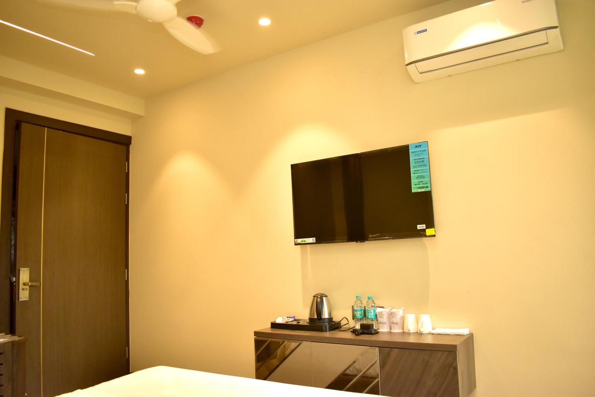 Hotel Cullinan By Qotel Janakpuri Delhi  Exteriör bild