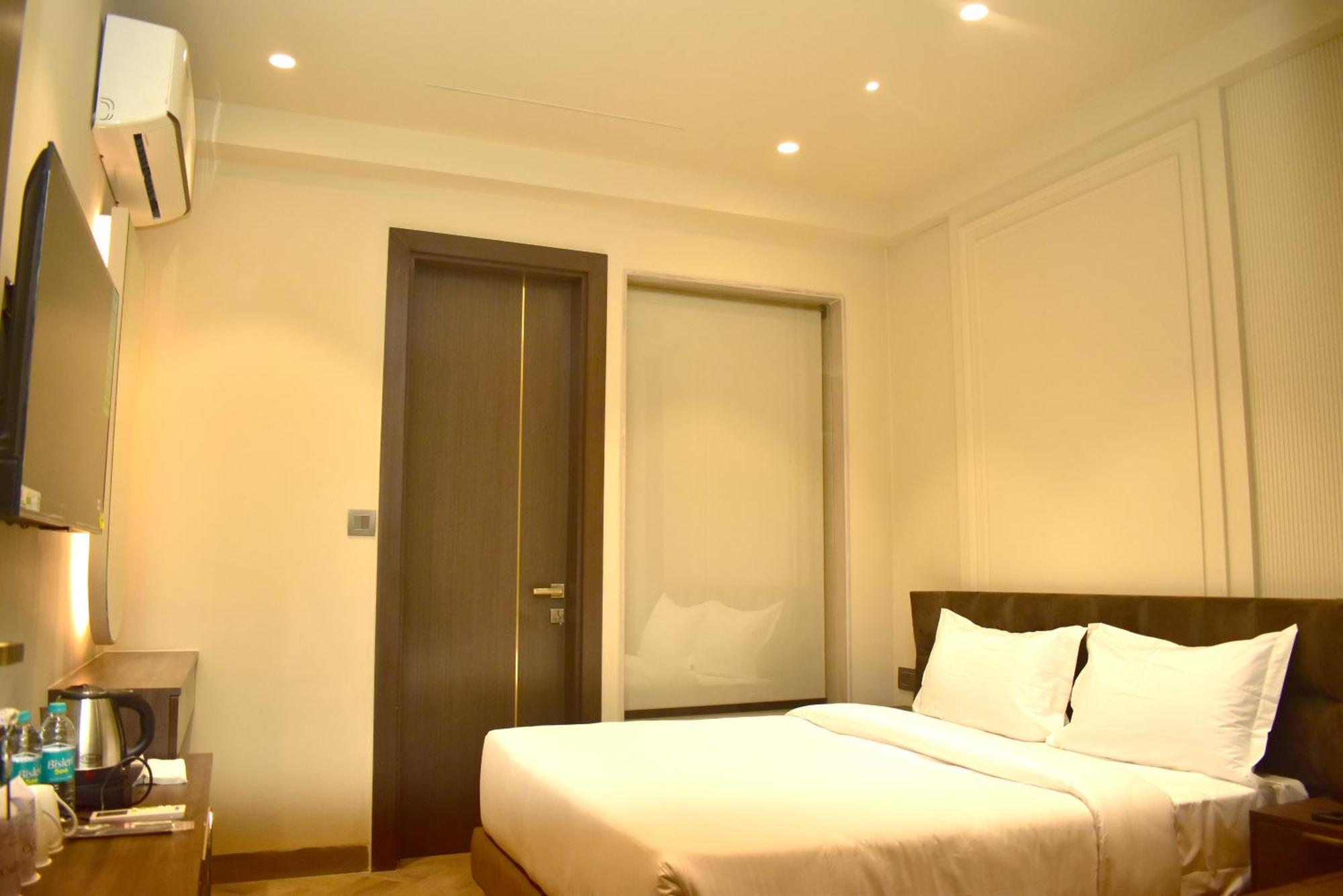 Hotel Cullinan By Qotel Janakpuri Delhi  Exteriör bild