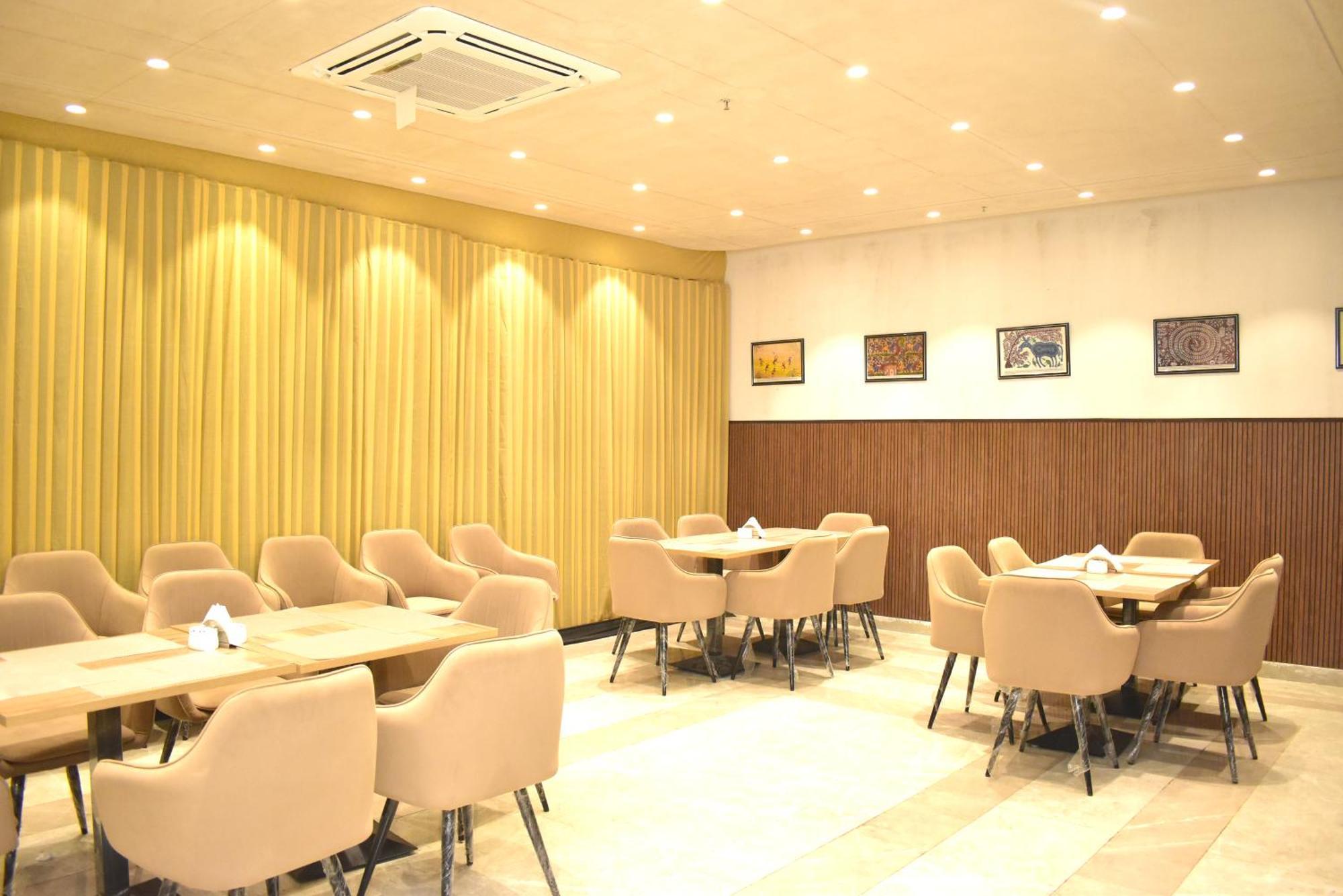 Hotel Cullinan By Qotel Janakpuri Delhi  Exteriör bild