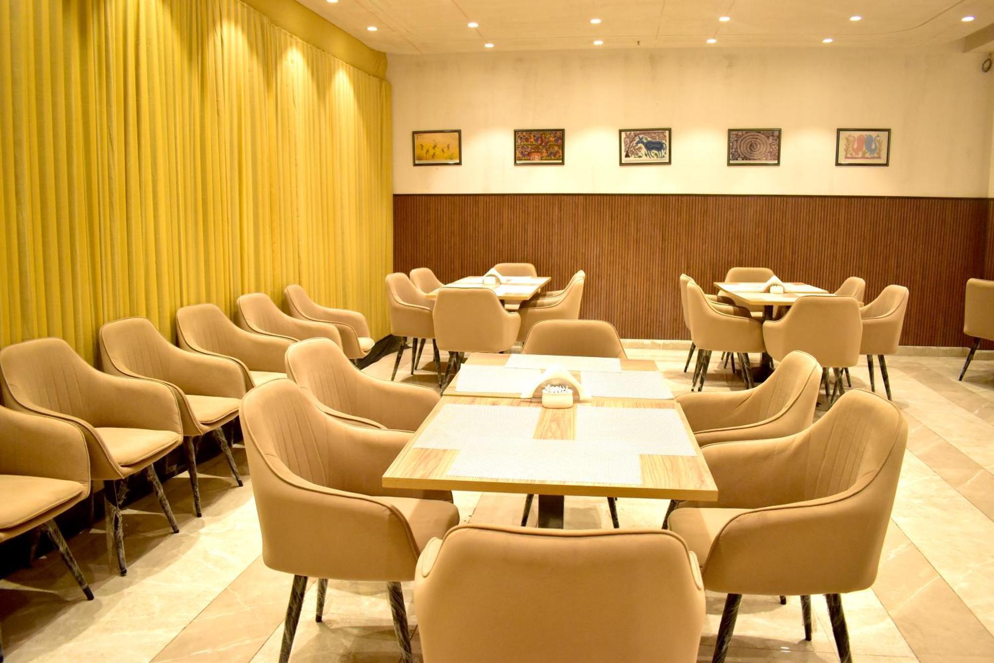 Hotel Cullinan By Qotel Janakpuri Delhi  Exteriör bild