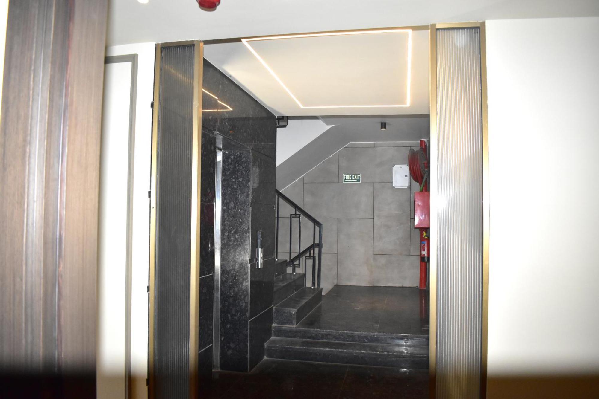 Hotel Cullinan By Qotel Janakpuri Delhi  Exteriör bild