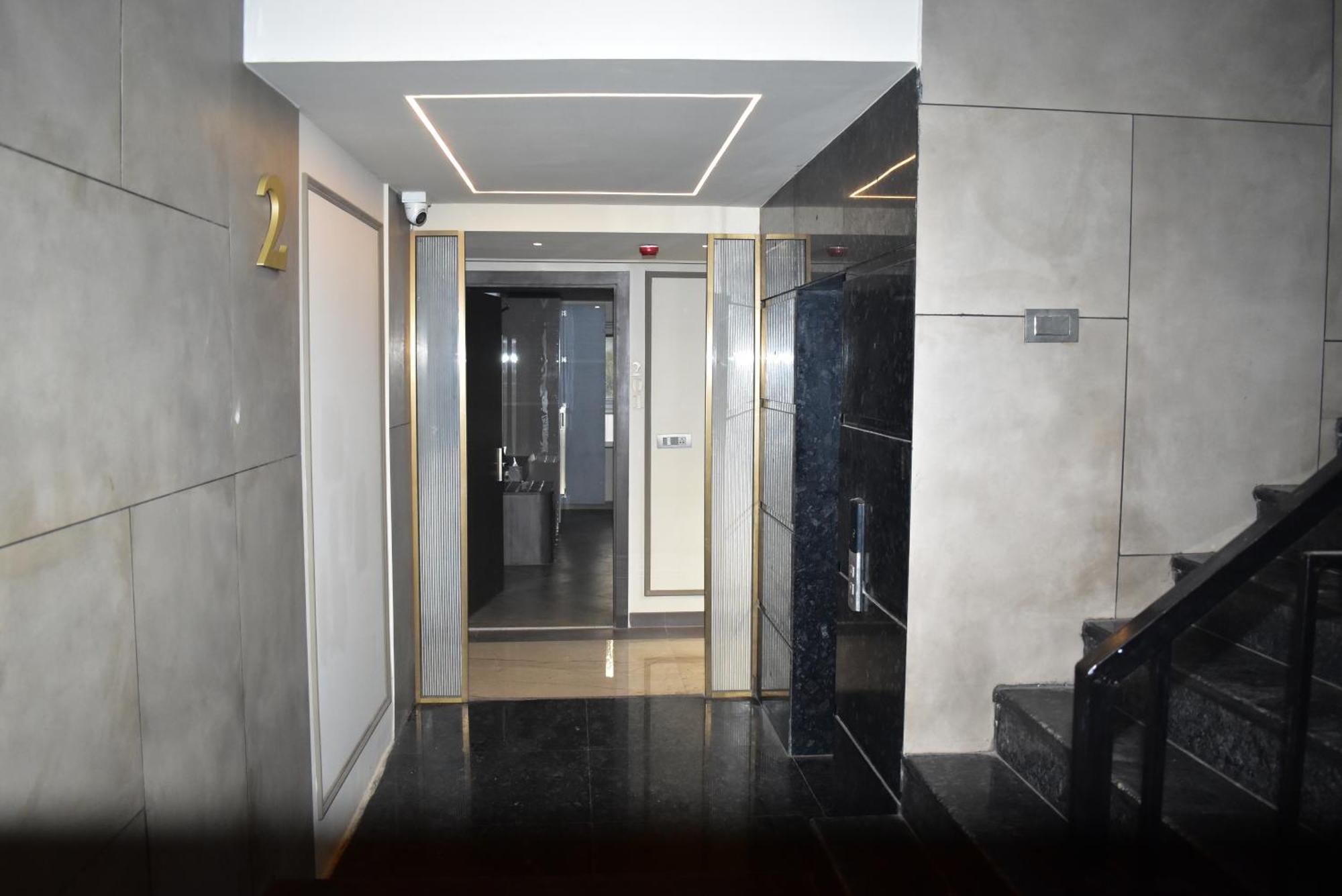 Hotel Cullinan By Qotel Janakpuri Delhi  Exteriör bild
