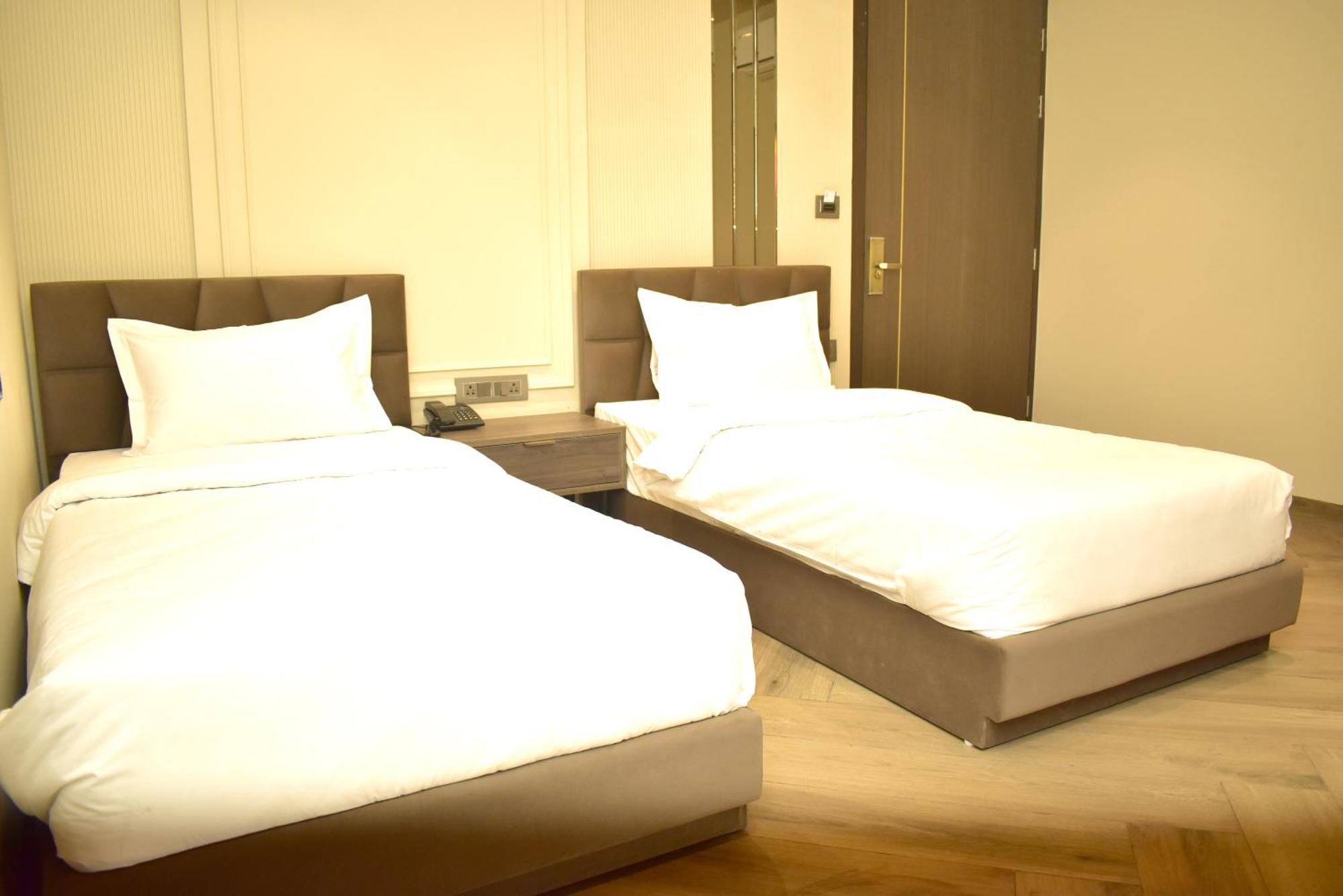 Hotel Cullinan By Qotel Janakpuri Delhi  Exteriör bild